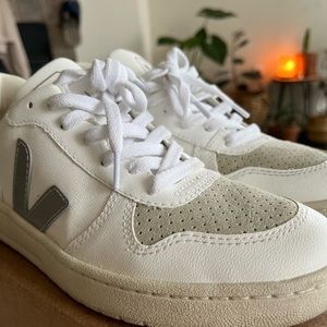 NEW VEJA V-10